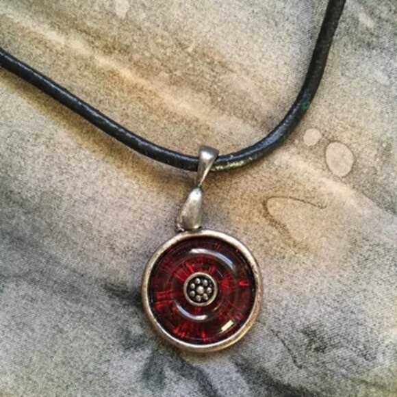 Vintage Red Vampiric Glass, Metal and Leather Necklace - Picture 8 of 10